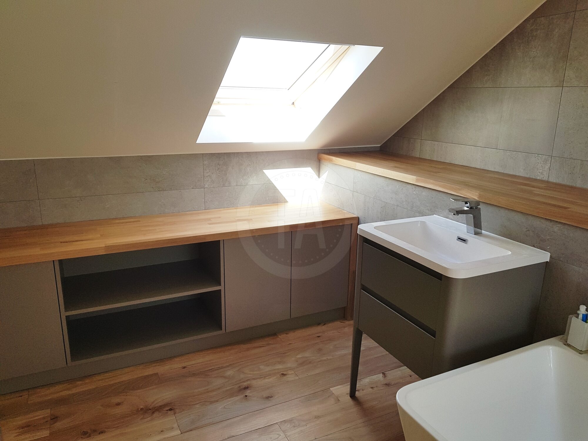Solid, premium oak worktops and modern cabinets built in Severn Bridge, Bristol
